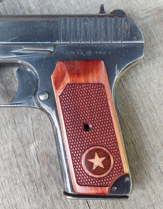 Wood inlet grips Tokarev TT-33 Maple Red inlet